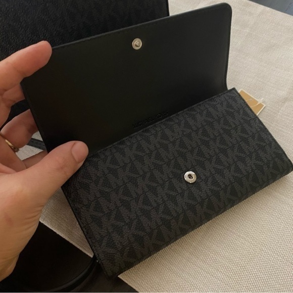 New Michael Kors jet set Large travel EW crossbody bag & wallet set - Picture 12 of 16